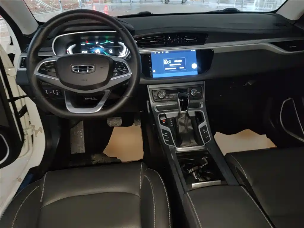 Geely Emgrand 2020 — фото 10