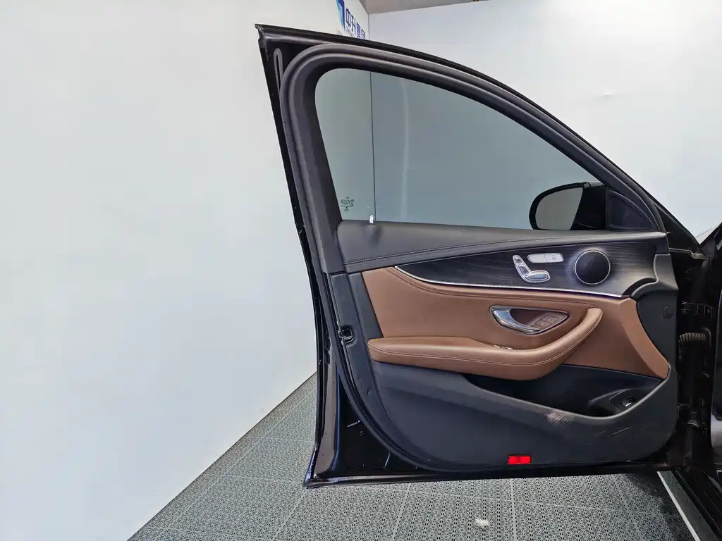 Mercedes-Benz E-Class 2020 — фото 13