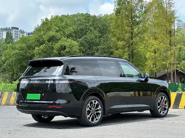 Lynk & Co 900 2025