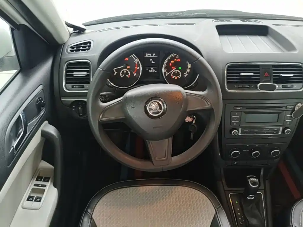 Skoda Yeti 2018 — фото 11