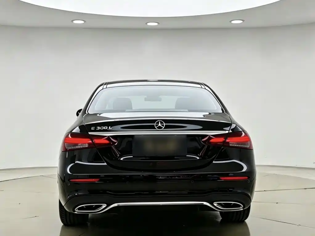 Mercedes-Benz E-Class 2023 — фото 16