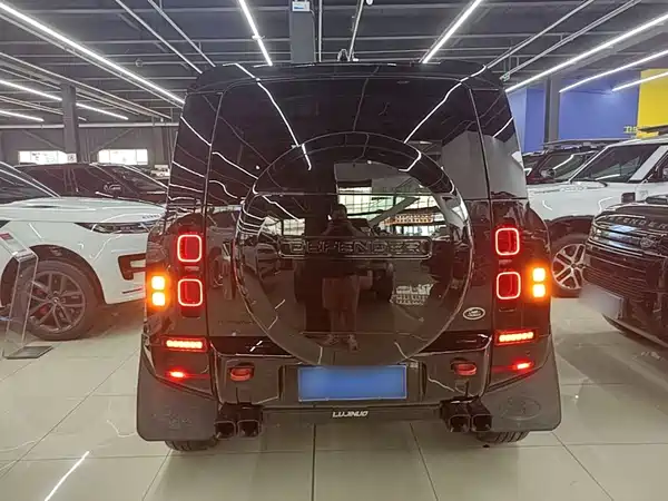 Land Rover Defender 2026