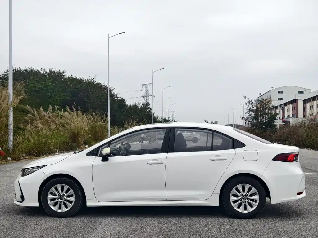 Toyota Corolla 2022 — фото 8