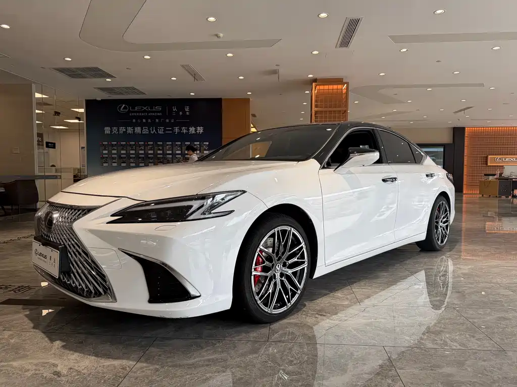 Lexus ES 2025 — фото 1