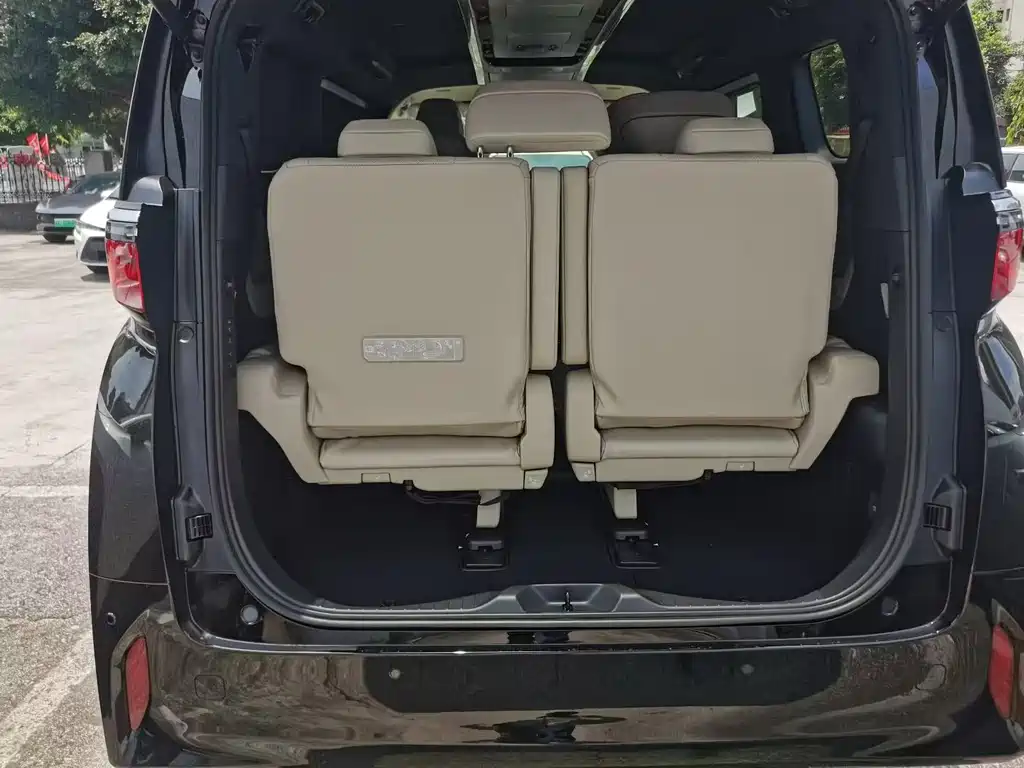 Toyota Alphard — фото 6