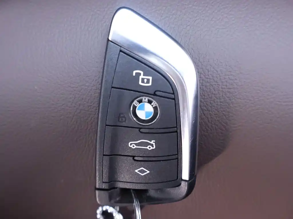 BMW 3 Series 2023 — фото 25