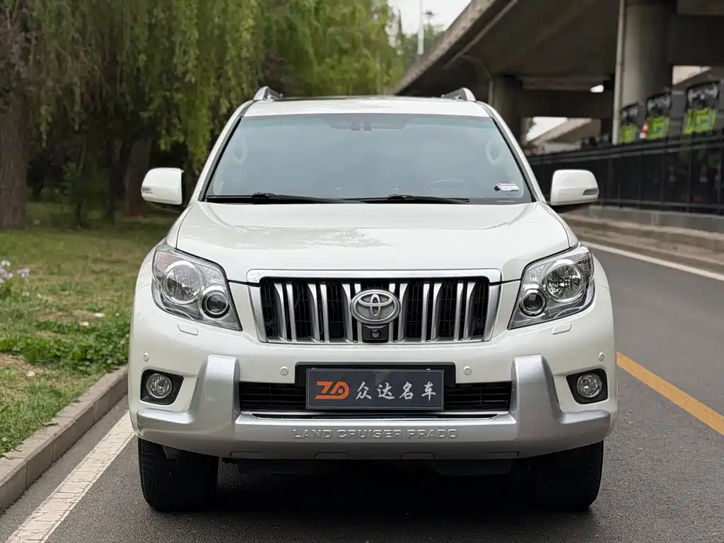 Toyota Prado 2010 — фото 2