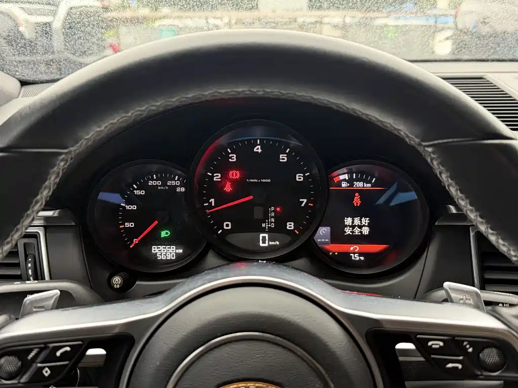 Porsche Macan 2017 — фото 20