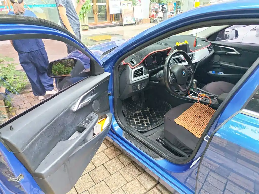 BMW 1 Series 2018 — фото 17