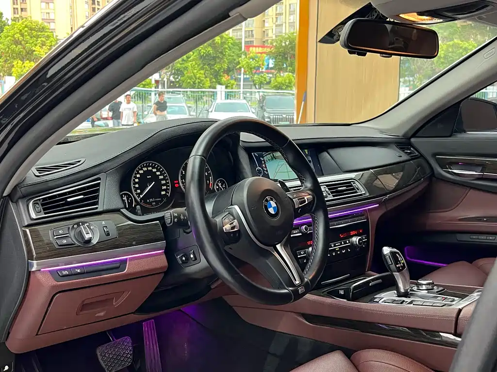 BMW 7 Series 2012 — фото 15