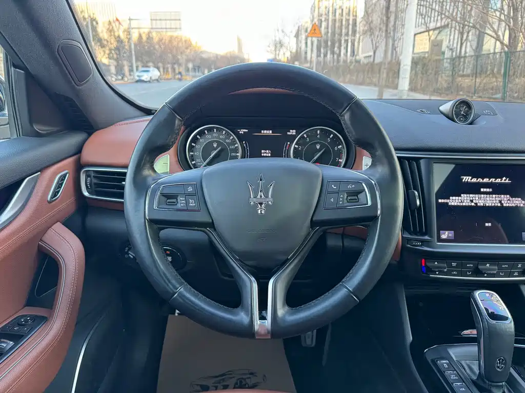 Maserati Levante 2022 — фото 19