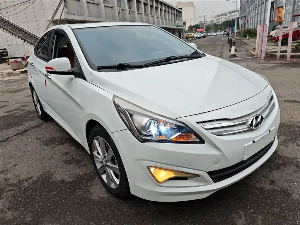 Hyundai Verna 2016 — фото 4