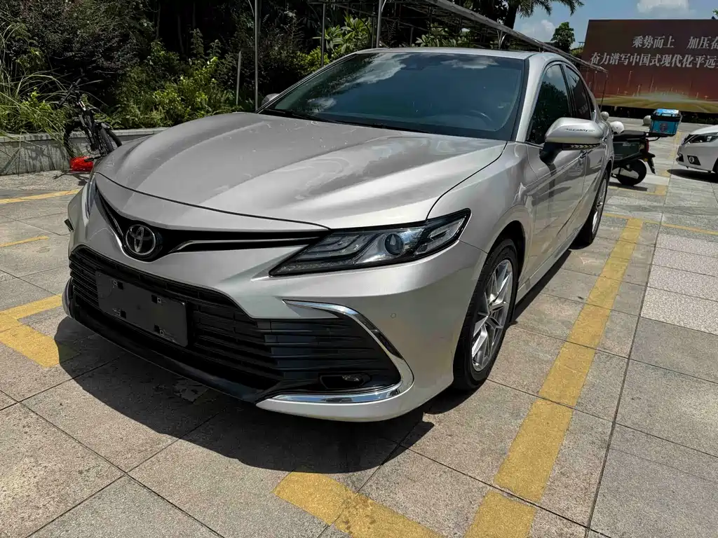 Toyota Camry 2021 — фото 1
