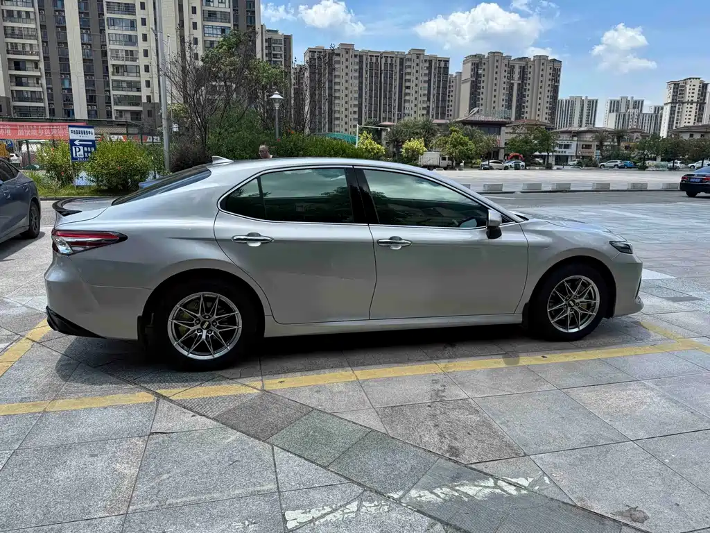 Toyota Camry 2021 — фото 16