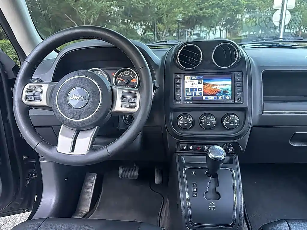 Jeep Freelancer 2014 — фото 12