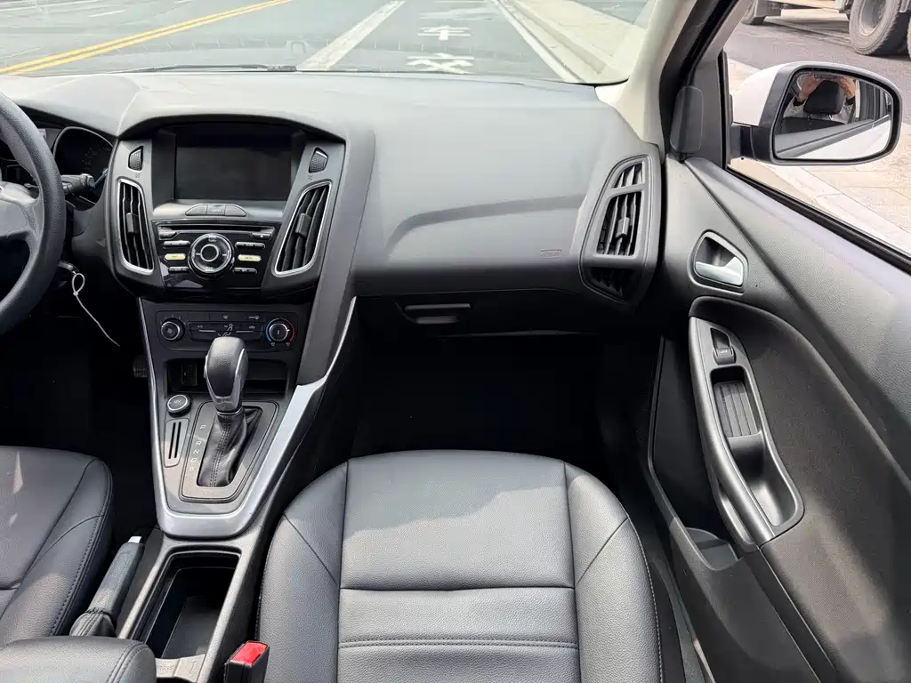 Ford Focus 2016 — фото 16