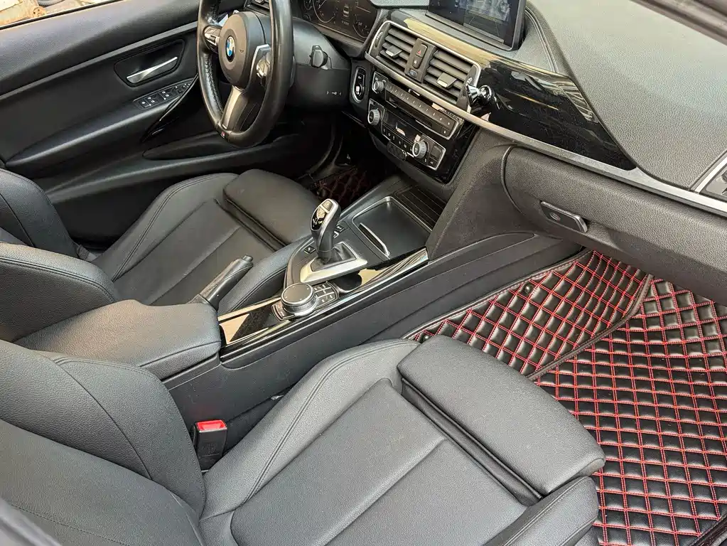 BMW 3 Series 2018 — фото 13