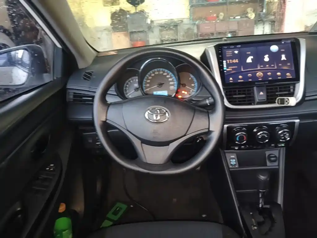 Toyota Yaris L 2019 — фото 11