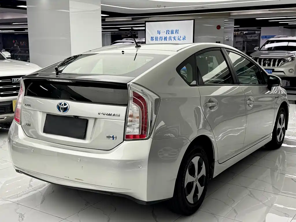 Toyota Prius 2012 — фото 4