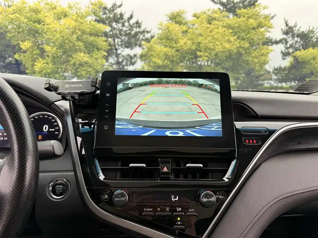Toyota Camry 2021 — фото 18