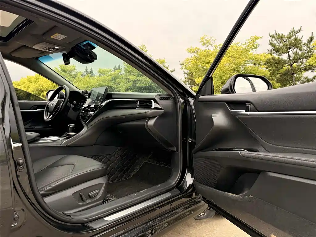Toyota Camry 2021 — фото 9