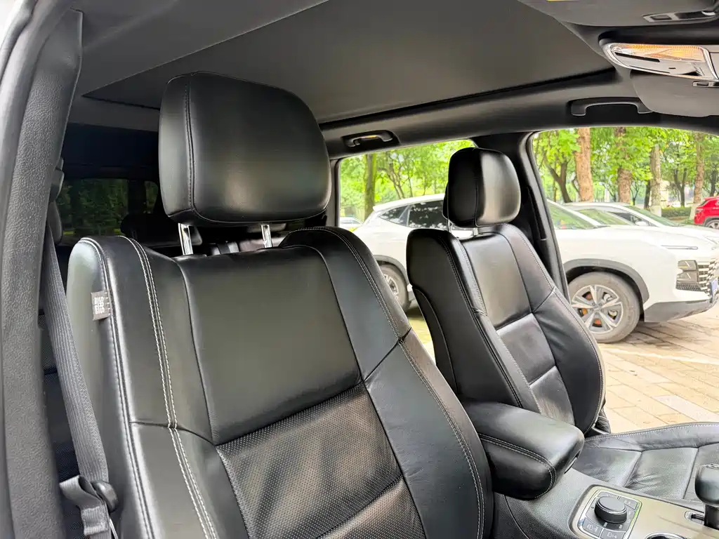 Jeep Grand Cherokee 2015 — фото 12
