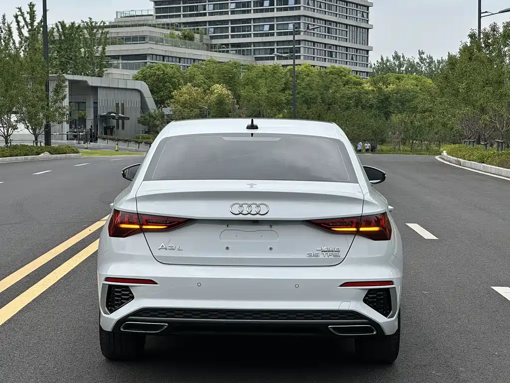 Audi A3 2023 — фото 18