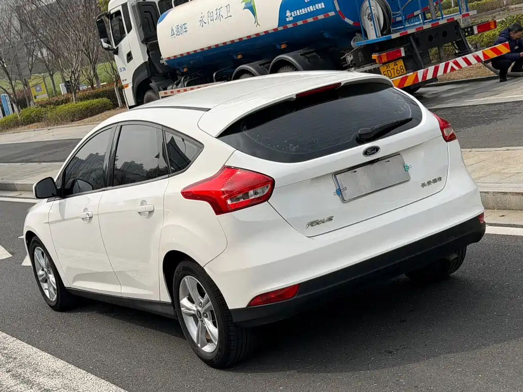 Ford Focus 2016 — фото 4