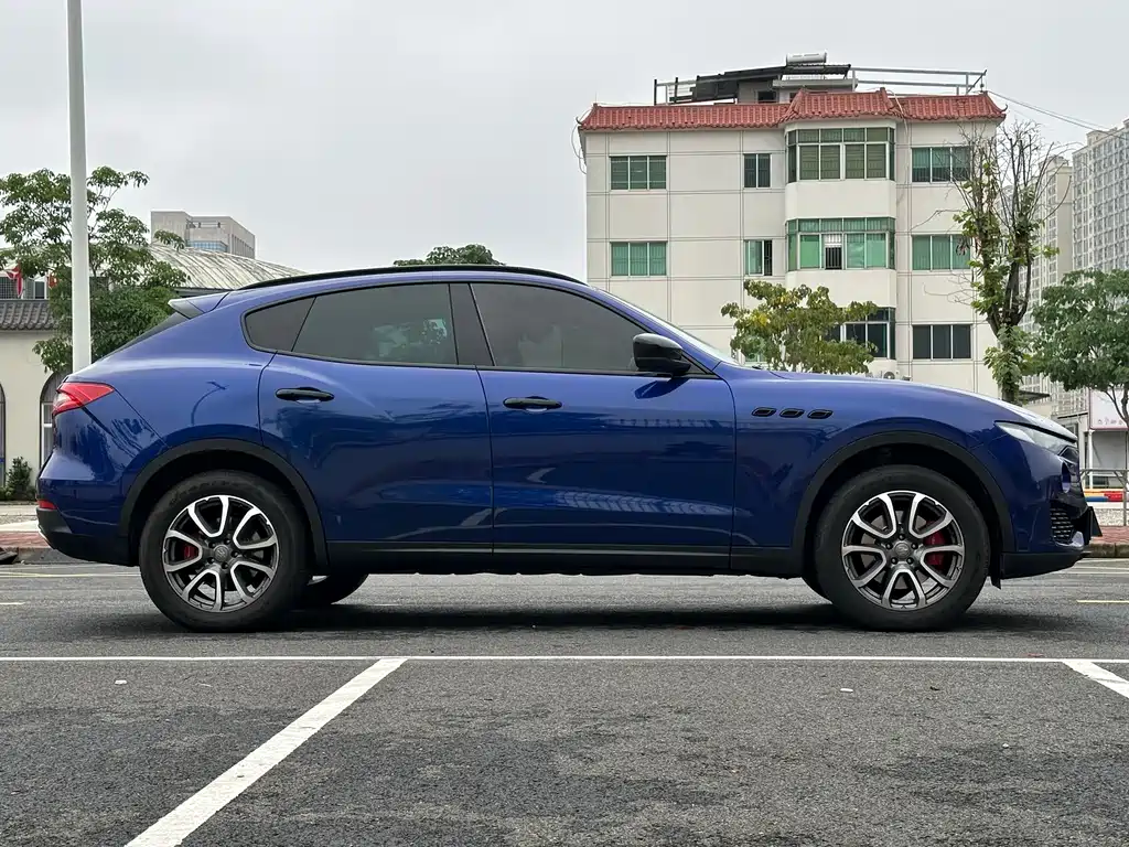 Maserati Levante 2019 — фото 8