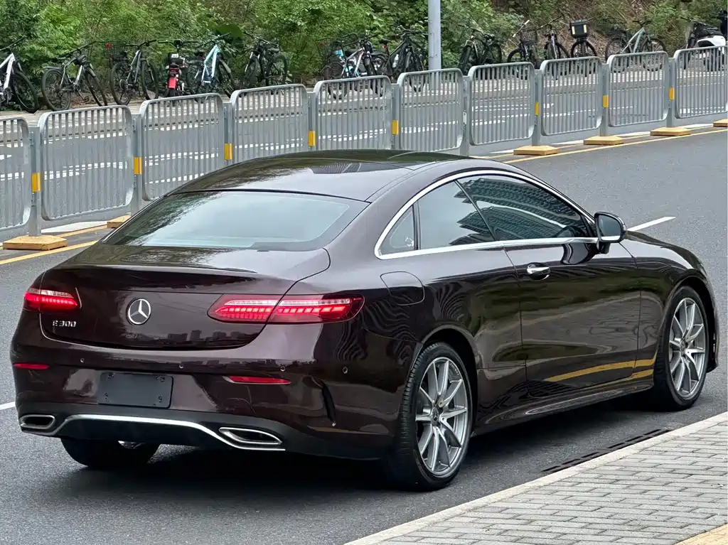 Mercedes-Benz E-Class 2022 — фото 13