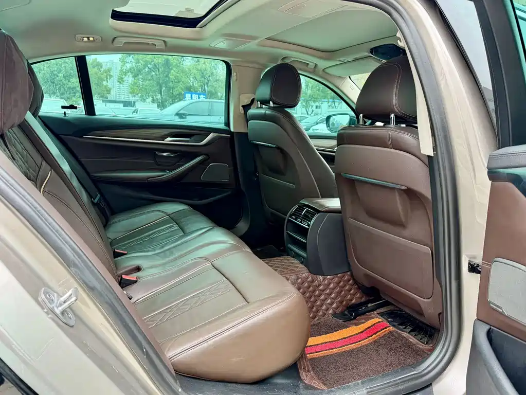 BMW 5 Series 2019 — фото 15