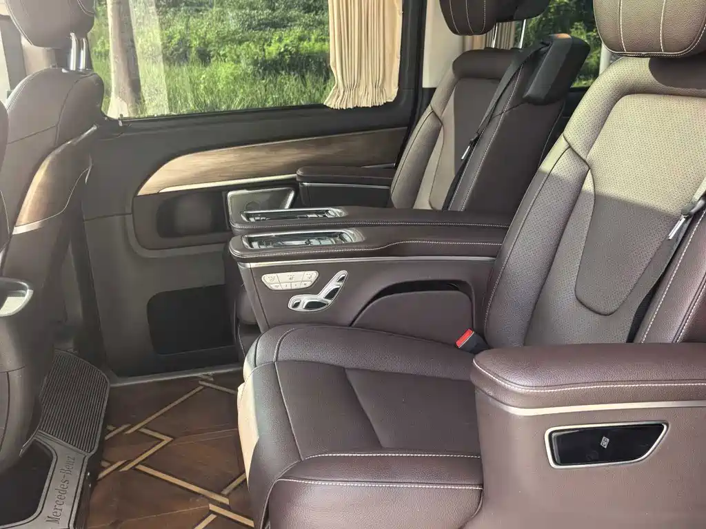 Mercedes-Benz V-Class 2023 — фото 14