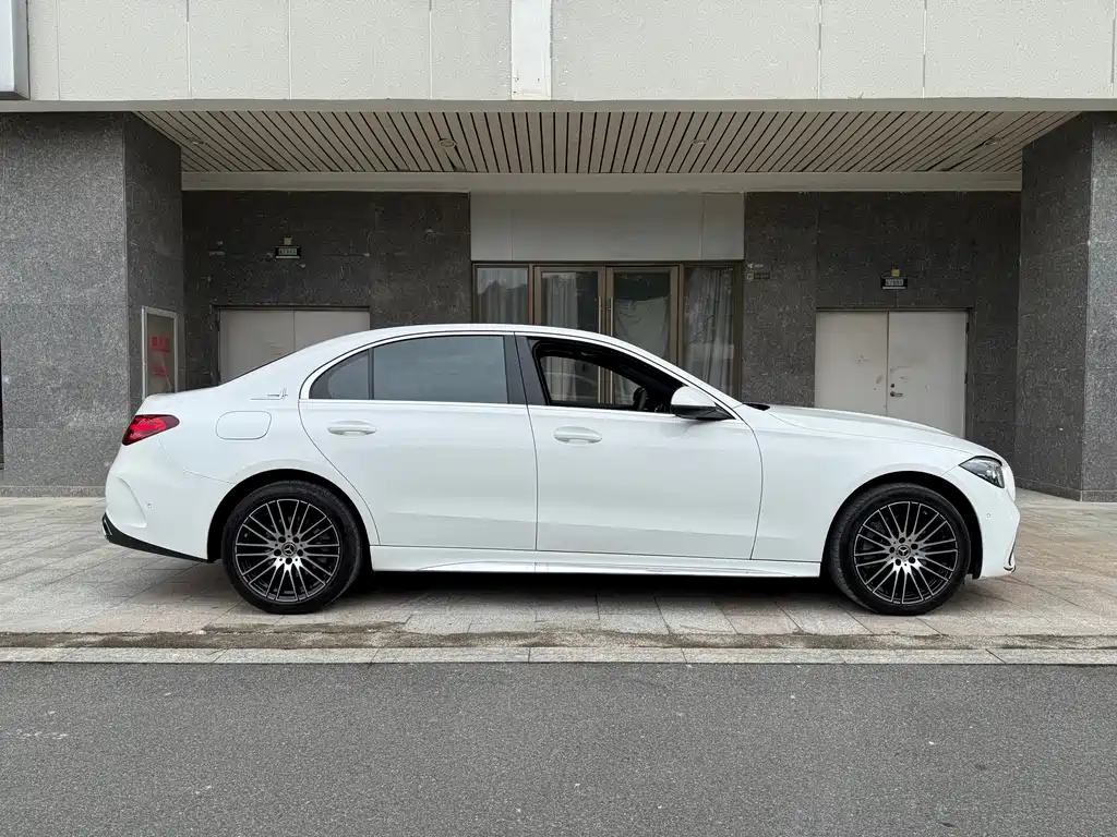 Mercedes-Benz C-Class 2024