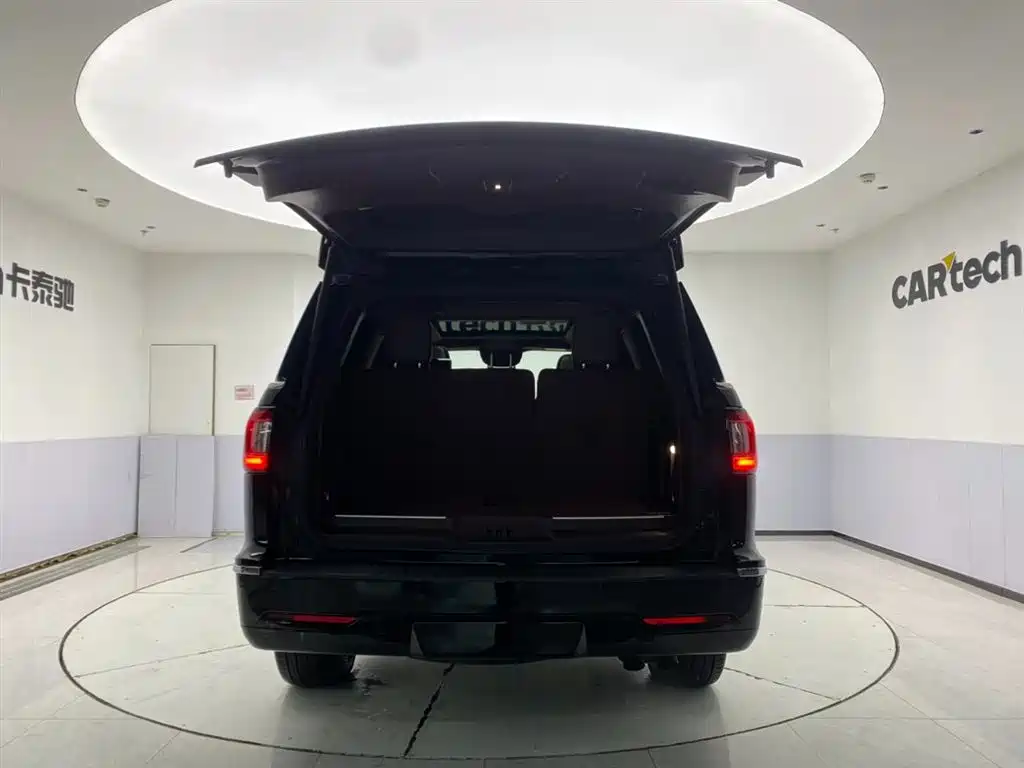 Lincoln Navigator 2020 — фото 13