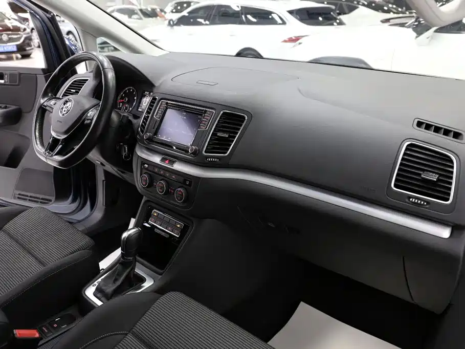 Volkswagen Sharan 2017 — фото 17