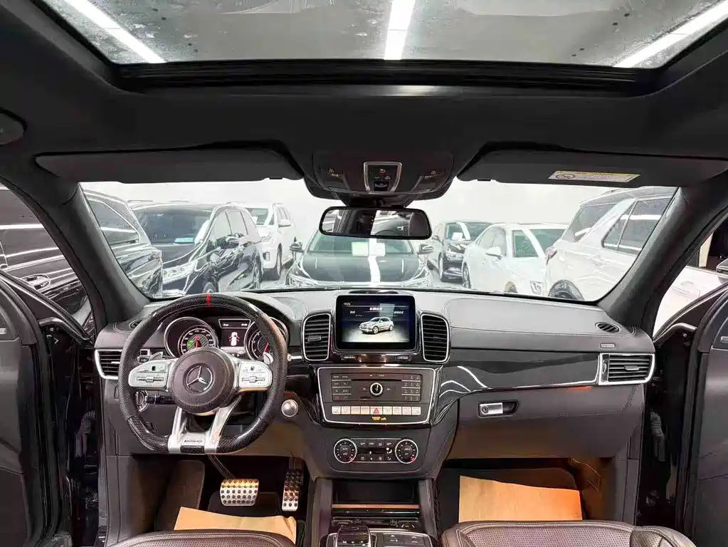 Mercedes-Benz GLS AMG 2017 — фото 9