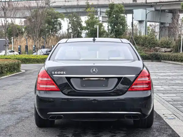 Mercedes-Benz S-Class 2010