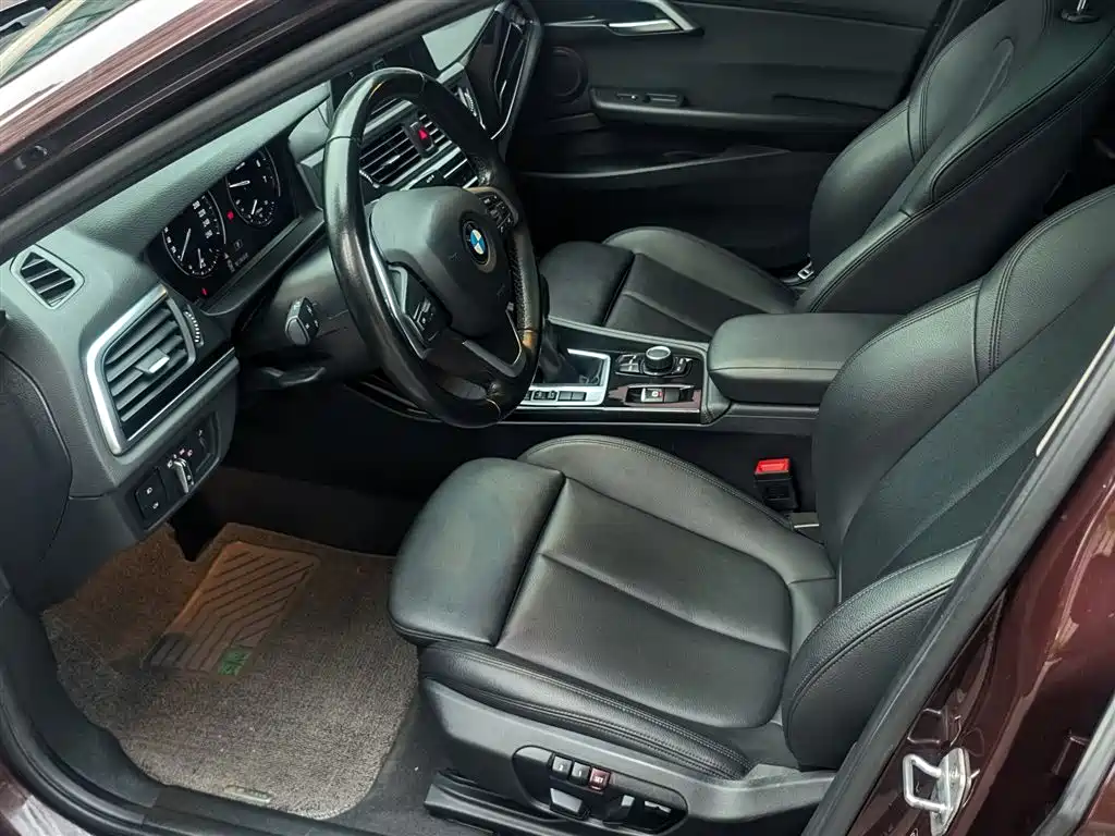 BMW 1 Series 2018 — фото 16