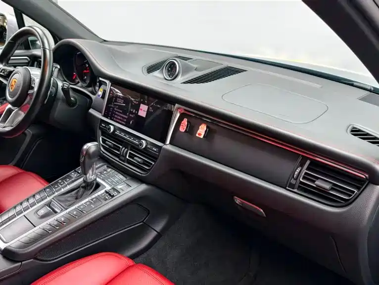 Porsche Macan 2020 — фото 10