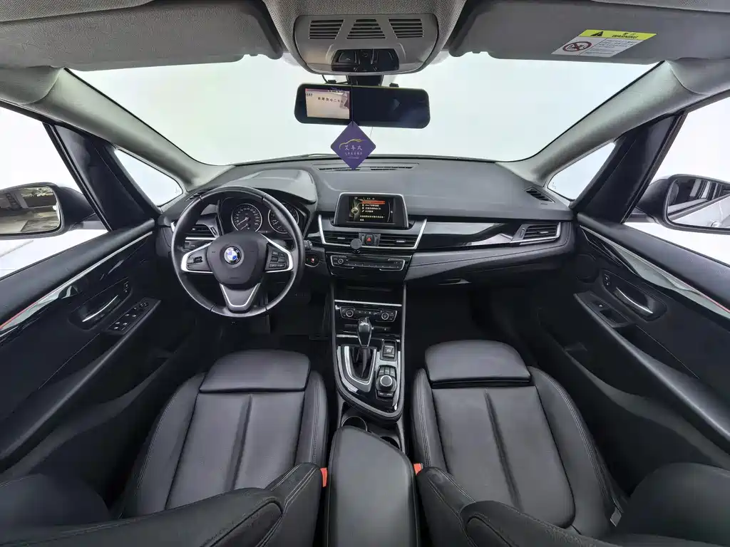 BMW 2 Series Active Tourer 2017 — фото 8