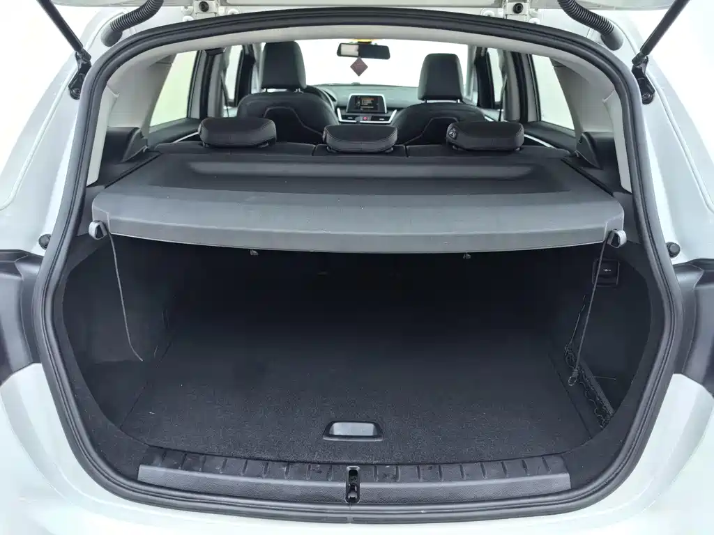 BMW 2 Series Active Tourer 2017 — фото 24