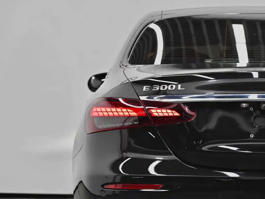 Mercedes-Benz E-Class 2022 — фото 5