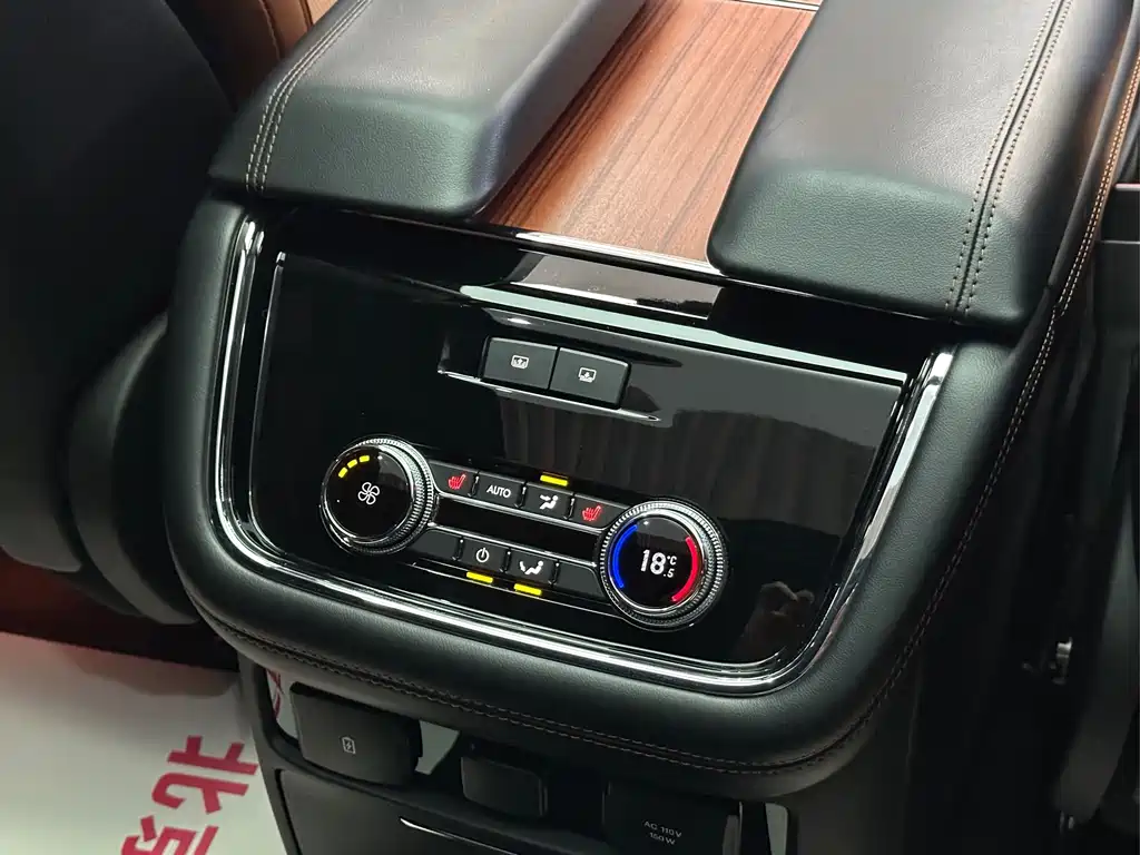 Lincoln Navigator 2019 — фото 16