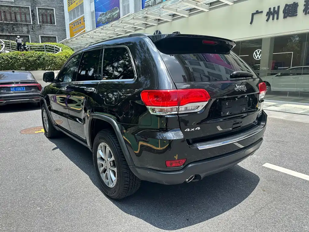 Jeep Grand Cherokee 2015 — фото 7