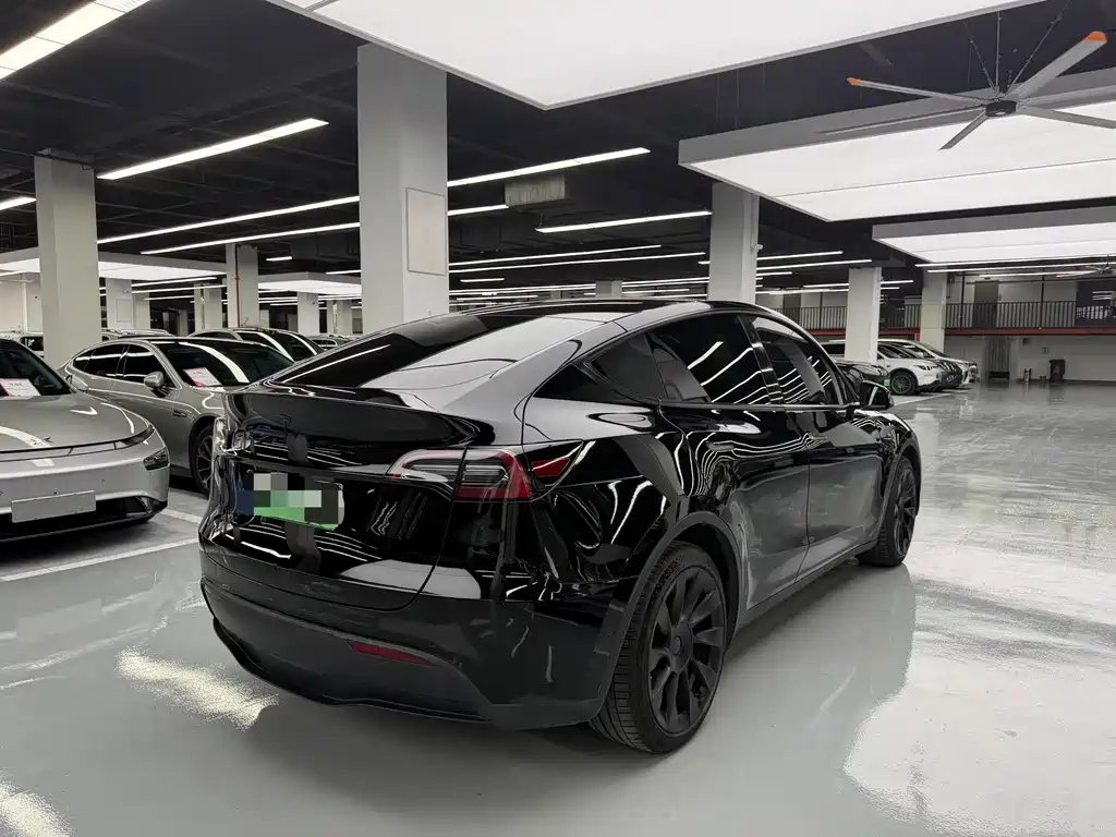 Tesla Model Y 2022 — фото 13
