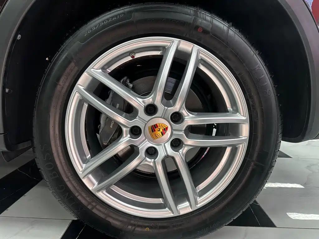 Porsche Cayenne 2017 — фото 29