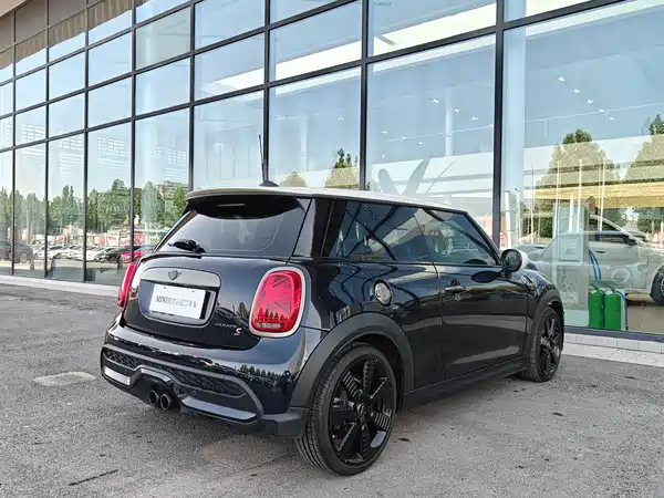 MINI MINI 2023