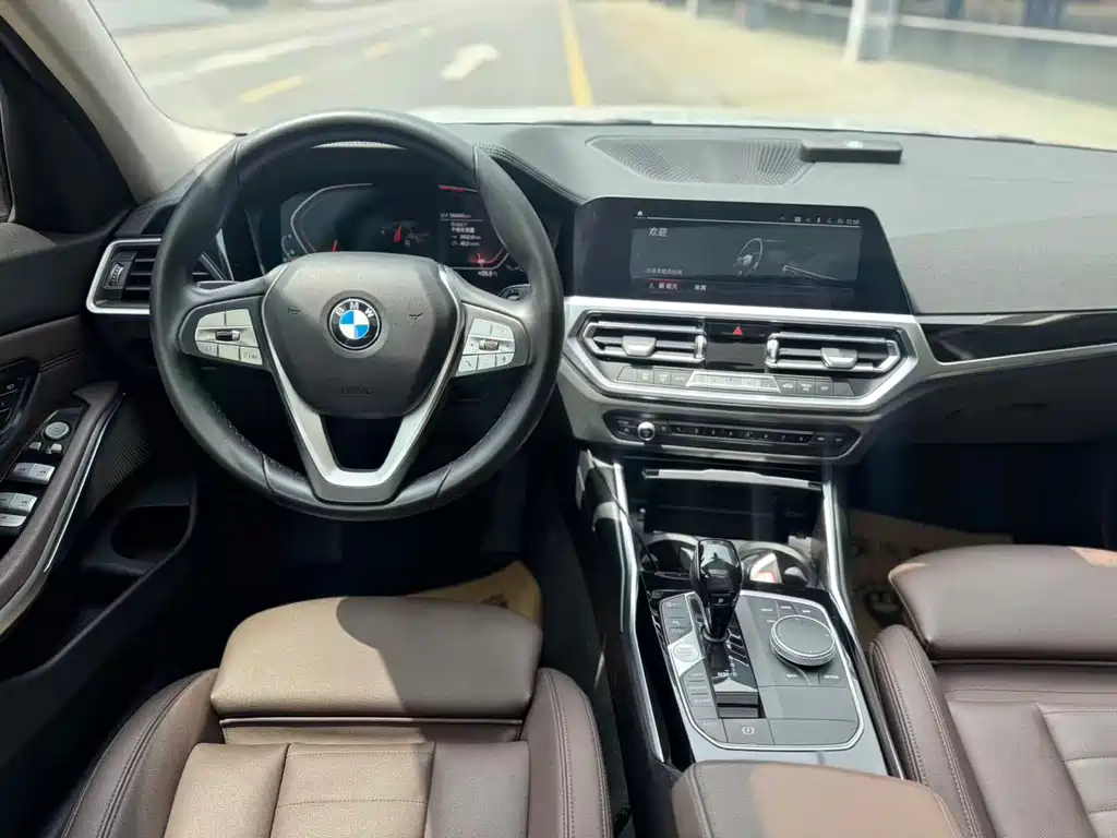 BMW 3 Series 2019 — фото 8