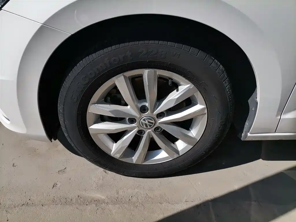 Volkswagen Touran 2018 — фото 23