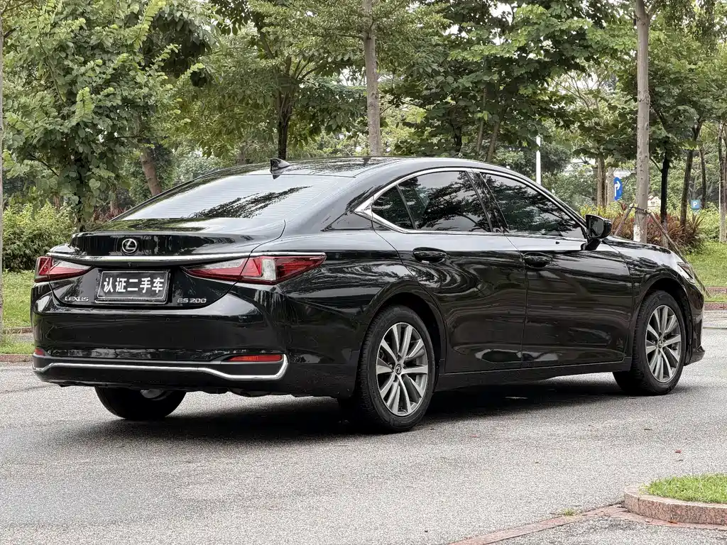 Lexus ES 2020 — фото 9